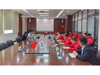 水發（fā）集團黨（dǎng）委（wěi）委員、副總經理王東凱一行到鄂（è）爾（ěr）多斯水發燃氣公司開展基層黨建聯係點調研並講授黨課